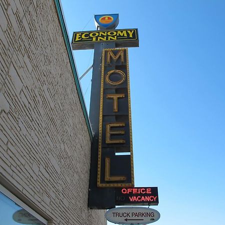 Economy Inn Ontario Eksteriør bilde