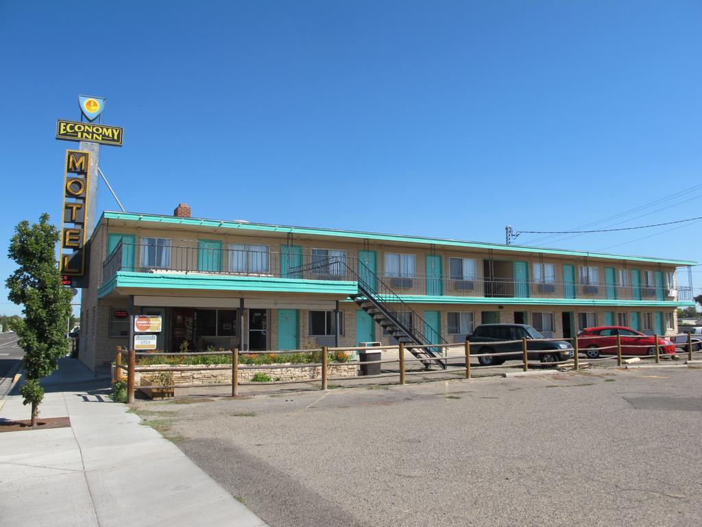 Economy Inn Ontario Eksteriør bilde